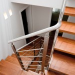 Vist dall'alto di scale in acciaio inox-elite strike inox wood con pedata in legno -alfascale